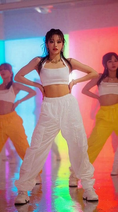 K-pop dance cover showcases Smooth moves Unrea 🌟 ✨ #focus #respect #skills #smooth