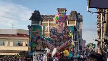 Carnevale di Viareggio 2026, la prima sfilata: ecco il carro 