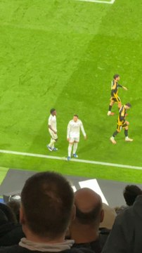 El abrazo de Vinicius y Mbappé tras ganar al Rayo