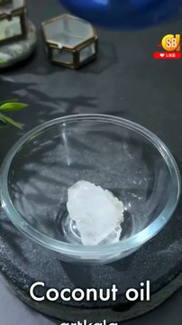 Moisturize like a boss ! Whipped up a DIY dream team with alum and virgin coconut oil 🥥 – my skin is deeply hydrated and loving it 😍