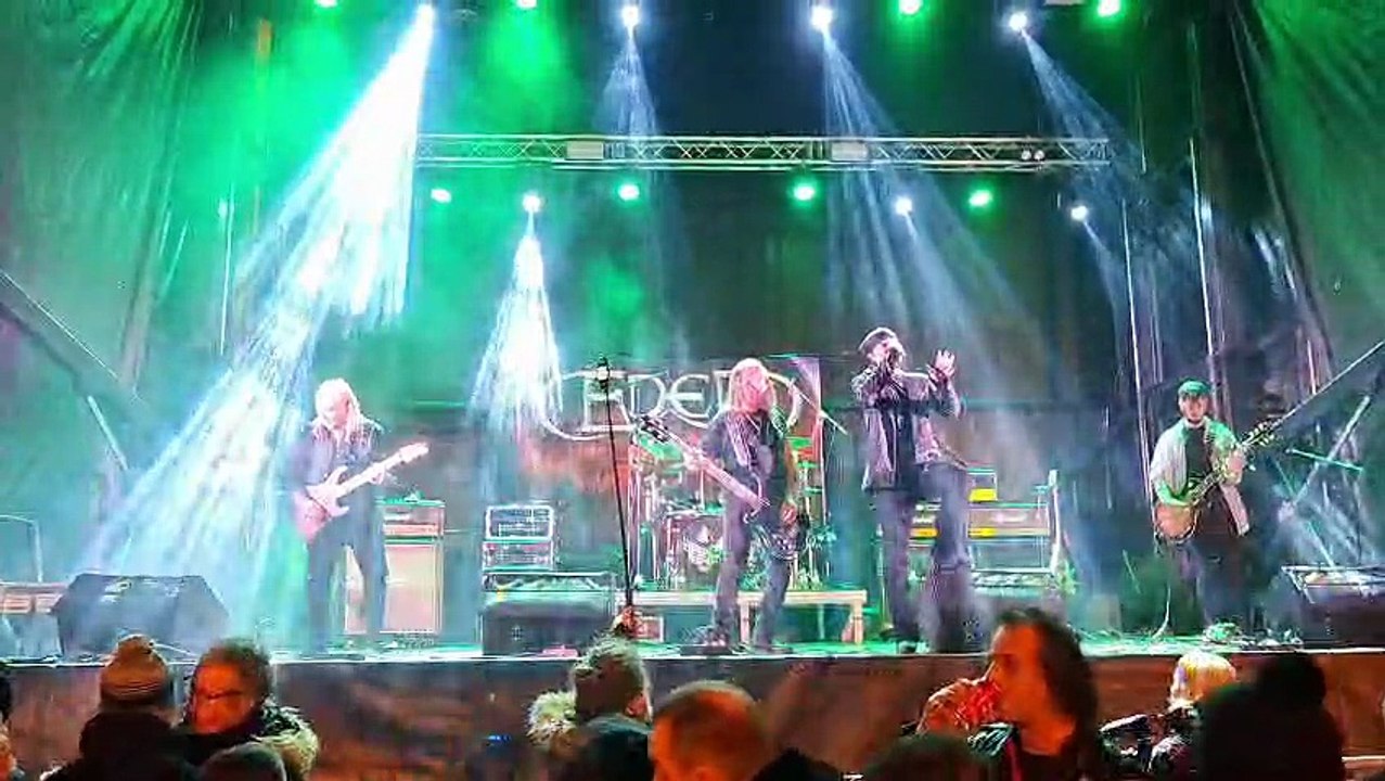 Actuación de Edén en el festival de Las Candelas