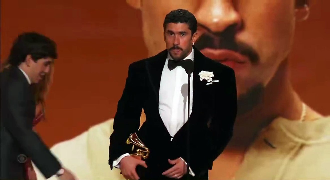 Aux Grammy Awards, de nombreuses stars dont Bad Bunny appelle à mettre dehors la police de l’immigration (ICE) : "Nous ne sommes pas des sauvages, ni des animaux. Nous sommes humains et américains"