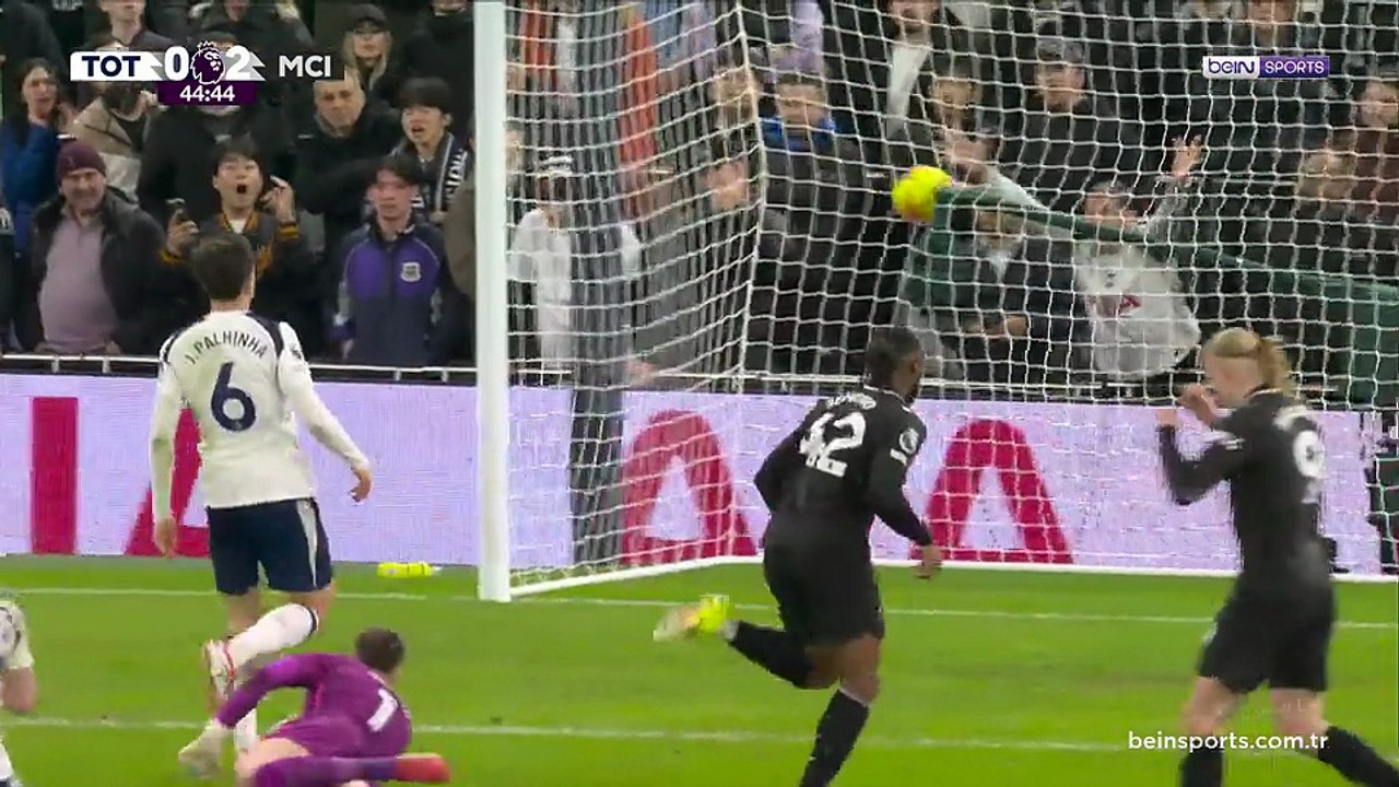 İngiltere Pemier League'in 24. haftasında Manchester City 2-0 öne geçtiği maçta Tottenham'la 2-2 berabere kaldı.