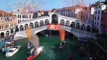El Carnaval de Venecia arranca con un colorido desfile de barcos y guiño a los JJ.OO. de 2026