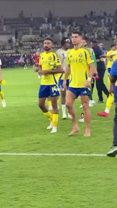 CRISTIANO RONALDO VEND SES PIEDS 🦶