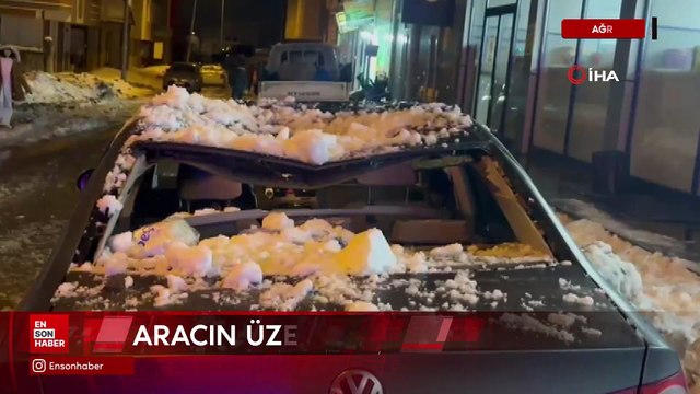 Ağrı'da çatıdan düşen kar ve buz kütlesi araca zarar verdi
