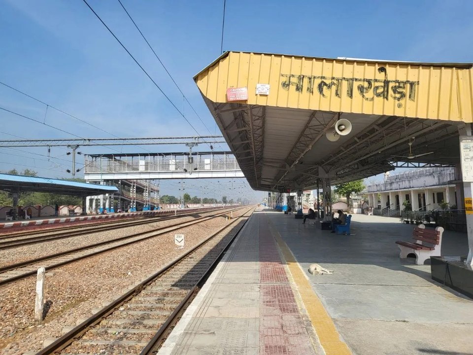 कलसाडा रेलवे फाटक के पास ट्रेन हादसों में दो लो...