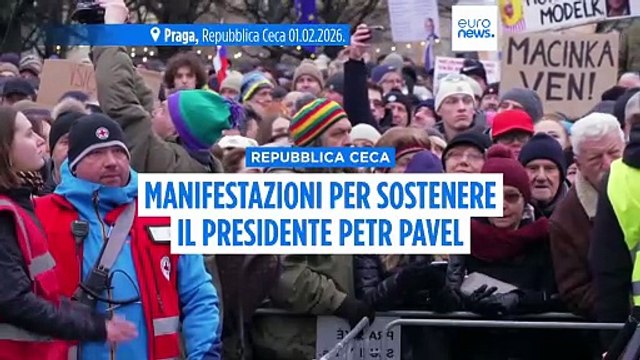 Decine di migliaia di persone protestano in Repubblica Ceca a sostegno del presidente Petr Pavel