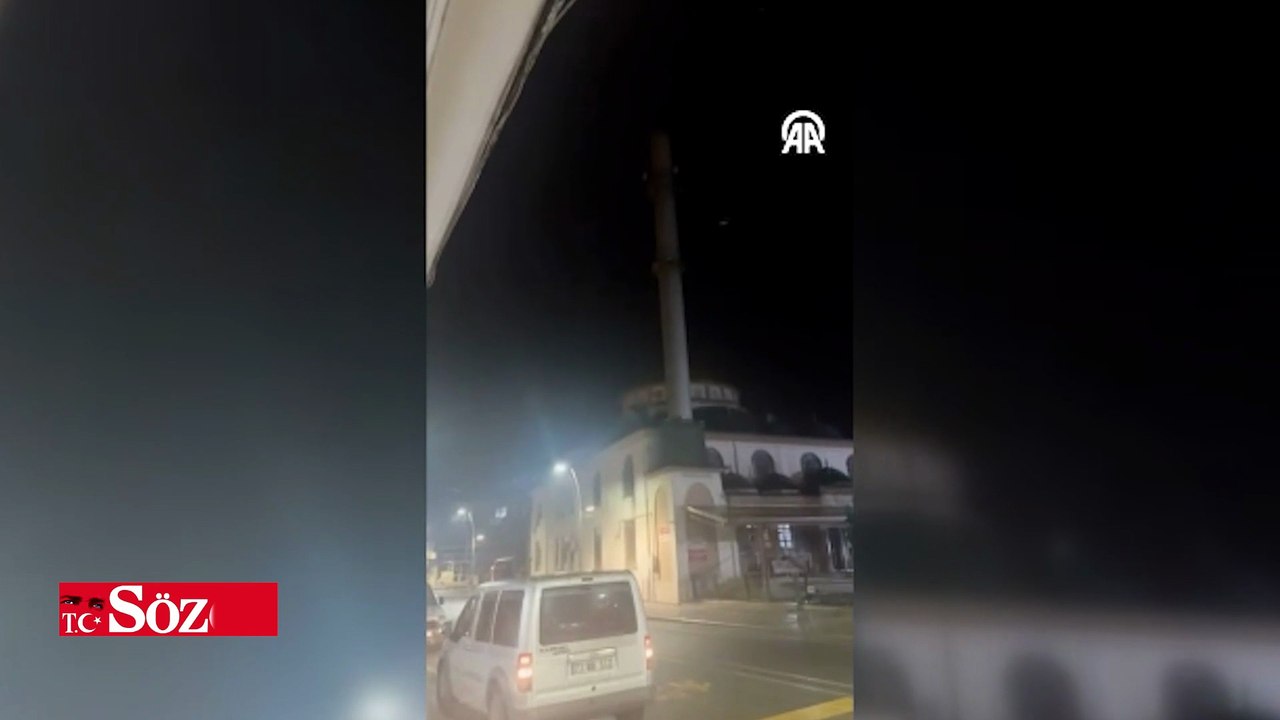 Düzce'de kuvvetli rüzgar! Merkez Camii’nin minaresinin sallandı