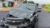 Forte batida entre carros na região do bairro Coqueiral em Cascavel