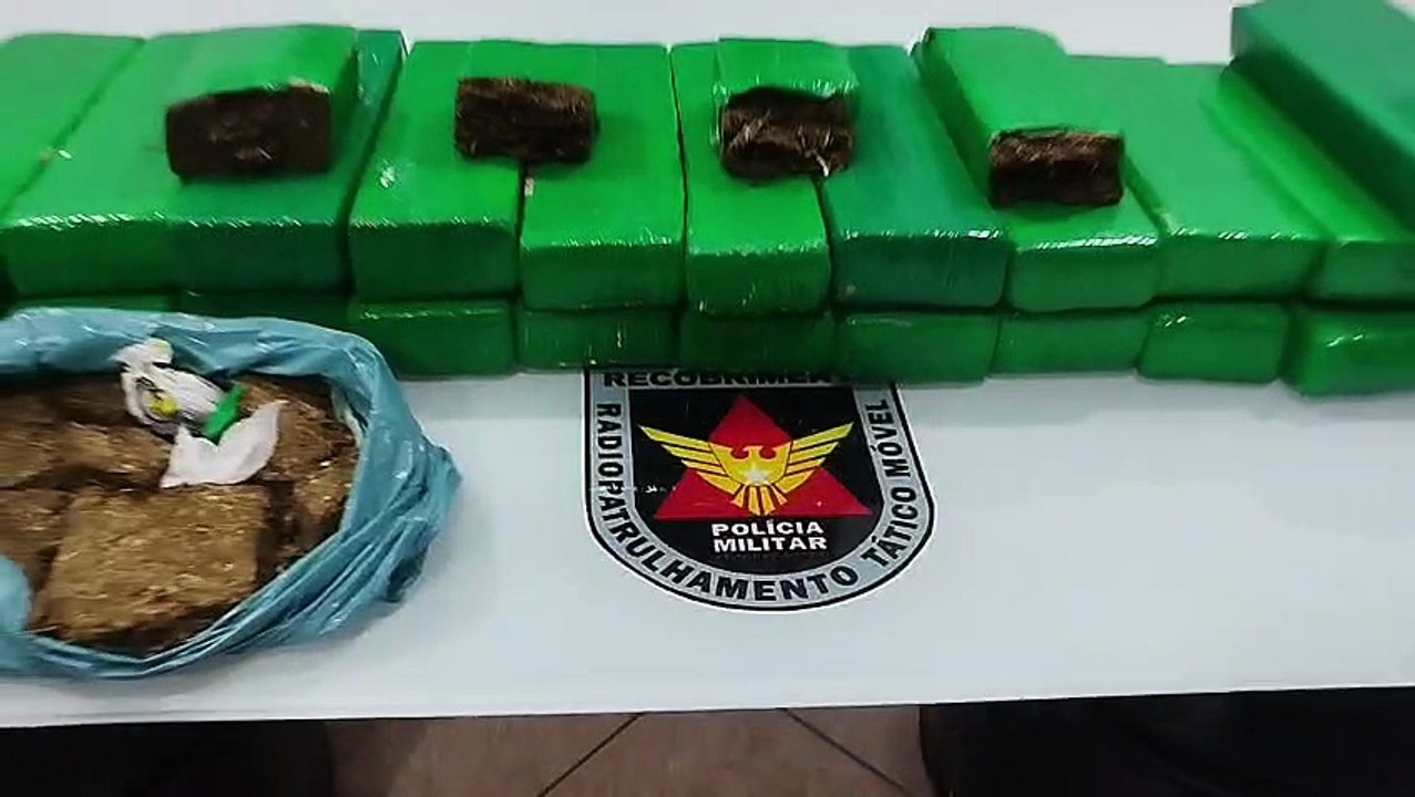 PM apreende 25 kg de maconha escondidos em lençol em Governador Valadares