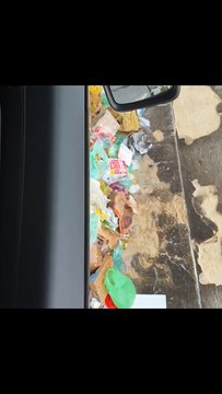 SUJEITA SE ESPALHA: Dejetos e entulho mancham cenário urbano no Politeama