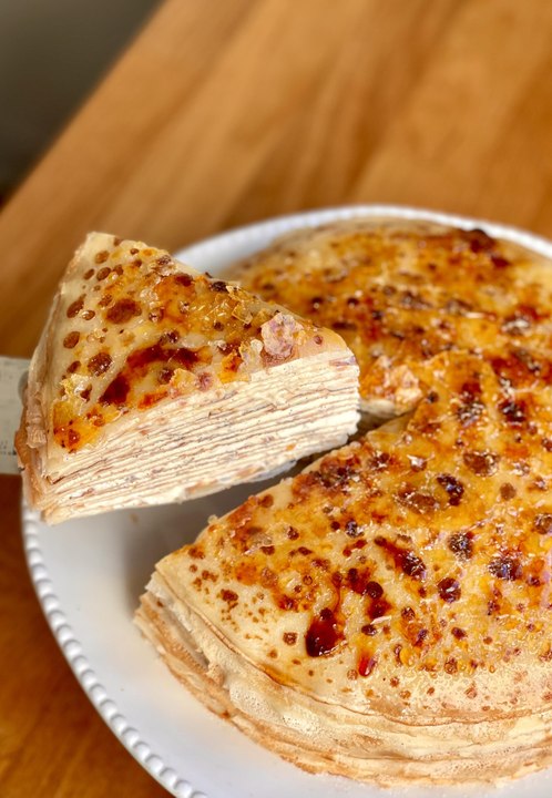 Gâteau de Crêpes façon Crème Brûlée 🥞 | Recette Crème Diplomate Ultra Vanillée et Caramel Croquant