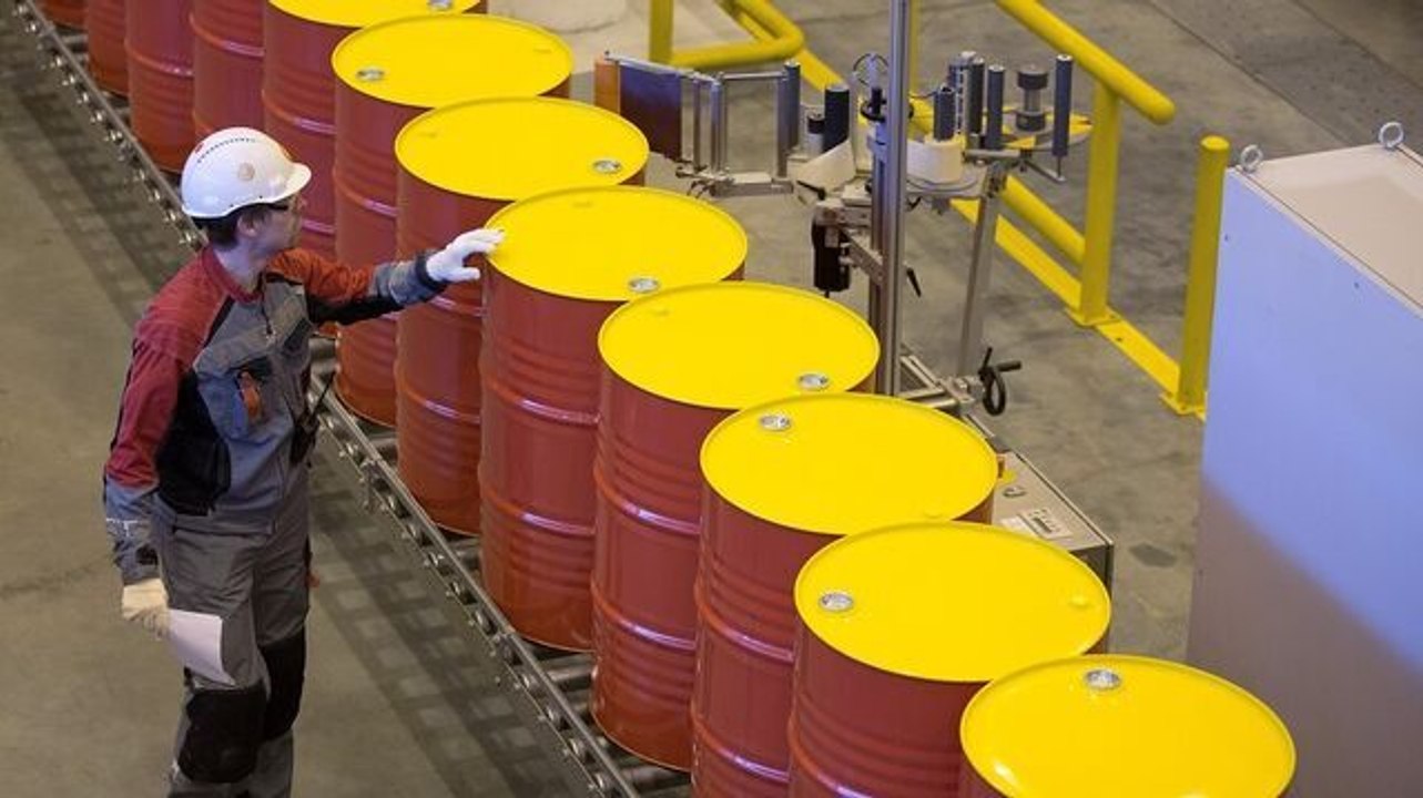 Oil Slides Amid a Broader Selloff of Metals, Commodities