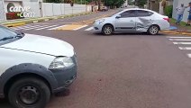 Batida entre dois carros é registrada na Vila Industrial em Toledo
