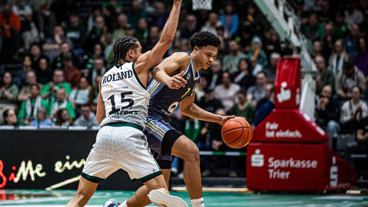 Kayil on fire: Poster-Dunk führt ALBA zum Comeback-Sieg gegen Trier