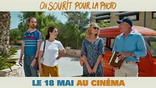 On sourit pour la photo: Trailer HD
