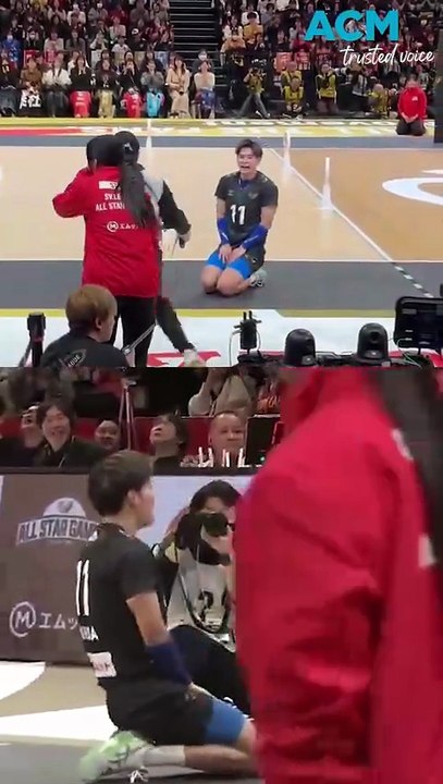 'Extreme apology' goes viral after Japanese volleyball star accidentally clips judge