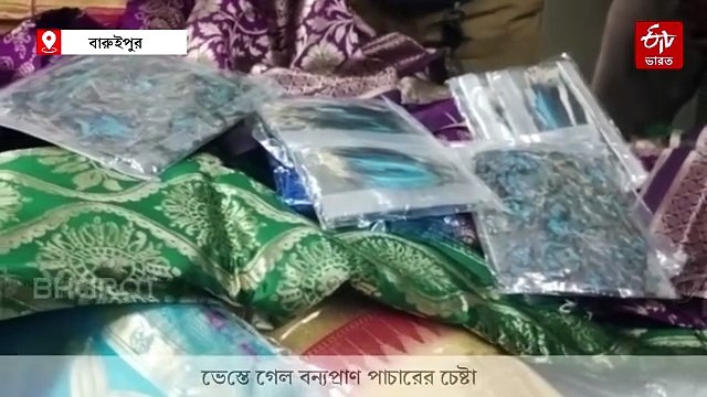 শাড়ির ভাঁজে ওটা কী... পোস্ট অফিসে পার্সেল খুলতেই চক্ষু চড়কগাছ