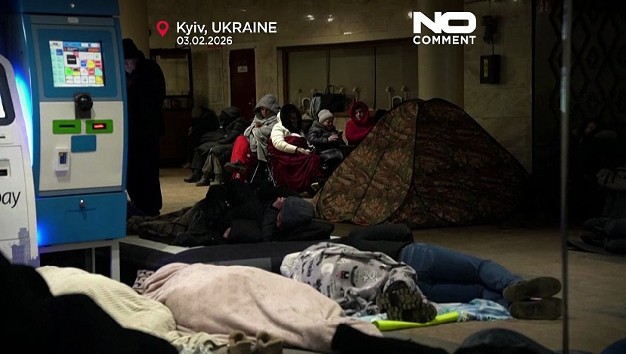 Los vecinos de Kiev se refugian en estaciones de metro mientras se reanudan los bombardeos rusos