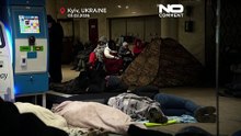Κάτοικοι Κιέβου καταφεύγουν σε σταθμούς μετρό καθώς ρωσικές αεροπορικές επιδρομές ξαναρχίζουν