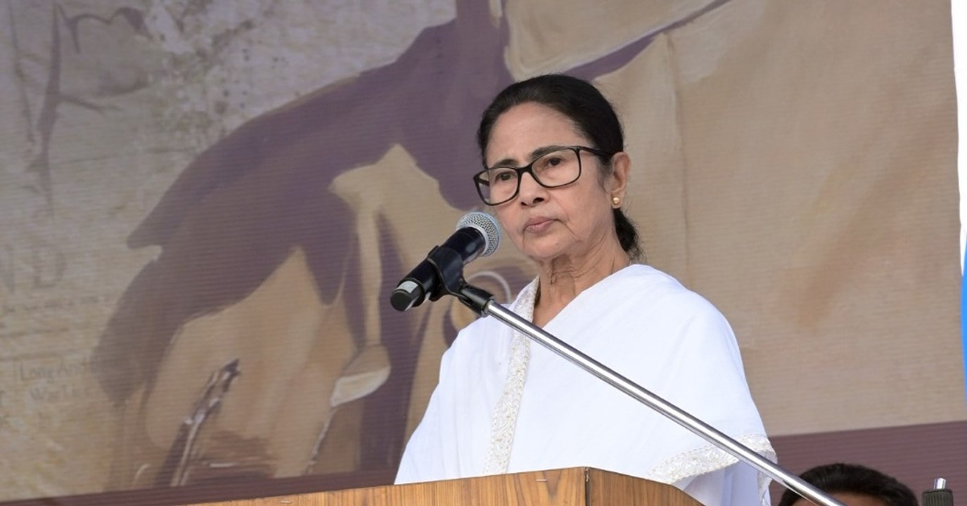 ಮತಪಟ್ಟಿ ಪರಿಷ್ಕರಣೆ ಯುದ್ಧ.. ದೆಹಲಿಗೆ ದಂಡೆತ್ತಿ ಬಂದ ಮಮತಾ ; ಕೇಂದ್ರ ಚುನಾವಣಾ ಆಯುಕ್ತರ ಭೇಟಿ.. ಎಸ್​ಐಆರ್​​ಗೆ ಆಕ್ಷೇಪ..!