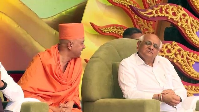 #VADODARA MAHANT SWAMI MAHARAJ'S 92 BIRTHDAY FUNCTION ATTENDED BY #GUJARAT CM