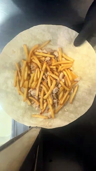 French Tacos Viande & Frites & Sauce Gruyère. #BR3 #Tacos #Foodie #Foodlover #Food