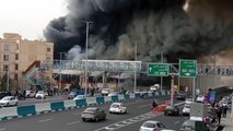 Iran, incendio in un mercato di Teheran: enormi colonne di fumo sul traffico
