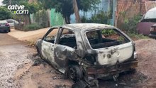 Carro pega fogo no bairro Santa Cruz em Cascavel