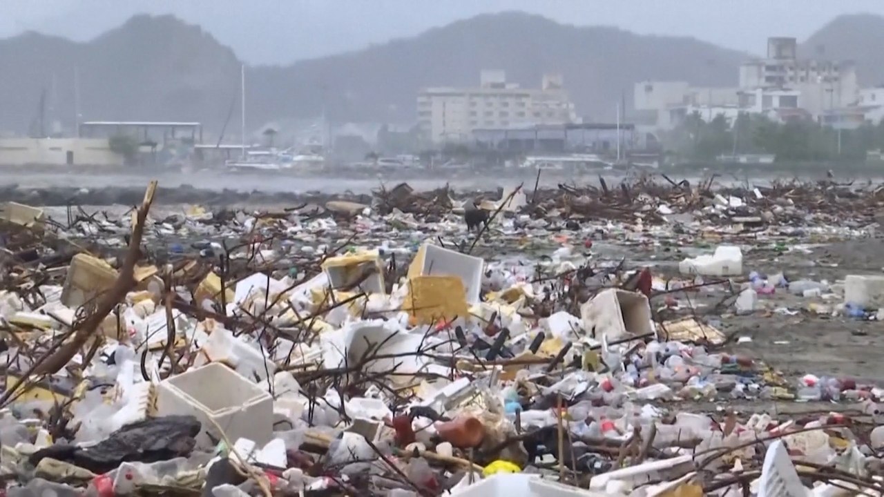 ¿Es un vertedero? No, es la playa de Santa Marta, una de las zonas más turísticas de Colombia