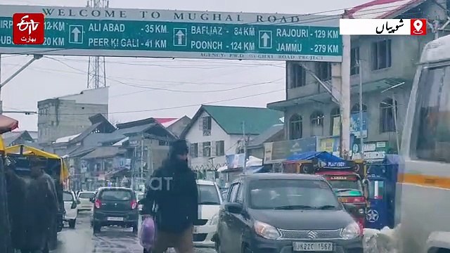 وادی کشمیر کے کئی علاقوں میں تازہ برفباری، کاشتکاروں میں خوشی، مغل روڈ پر برف ہٹانے کا کام عارضی طور پر معطل