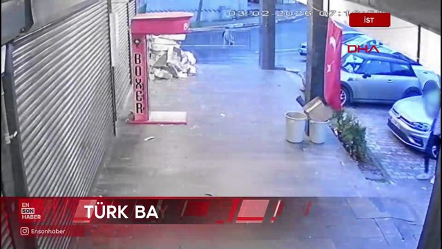 İstanbul'da iş yerinin önündeki Türk bayrağı indirildi