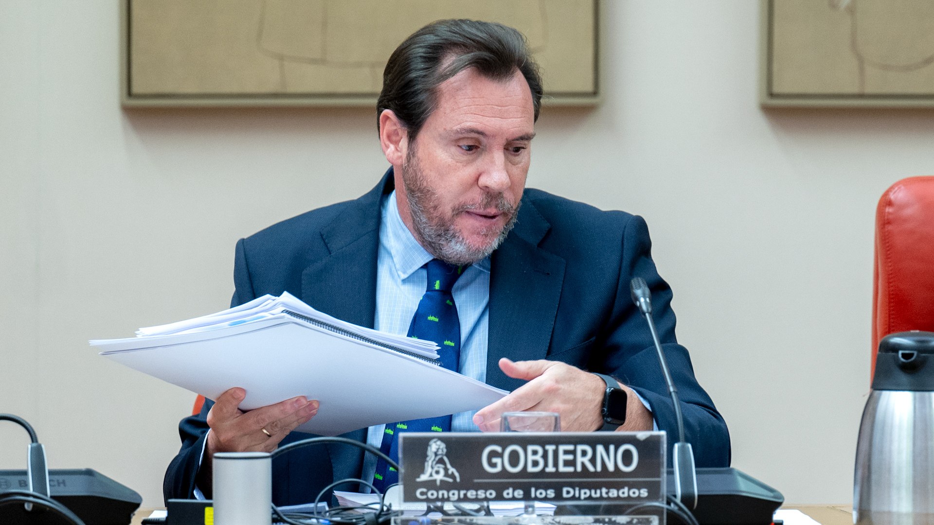 El ministro de Transportes, �scar Puente, ha comparecido este martes ante la Comisi�n de Transportes del Congreso para informar sobre la situaci�n de la alta velocidad entre Madrid y Andaluc�a. Seg�n ha explicado, todav�a no es posible facilitar una fecha concreta para la reanudaci�n total del servicio debido al grave grado de afectaci�n de la infraestructura y a las adversas condiciones clim�ticas de los �ltimos d�as. "Se junta todo", ha afirmado el ministro, destacando que las medidas de limitaci�n de la movilidad impuestas por la Junta debido al clima han afectado directamente el ritmo de las obras.