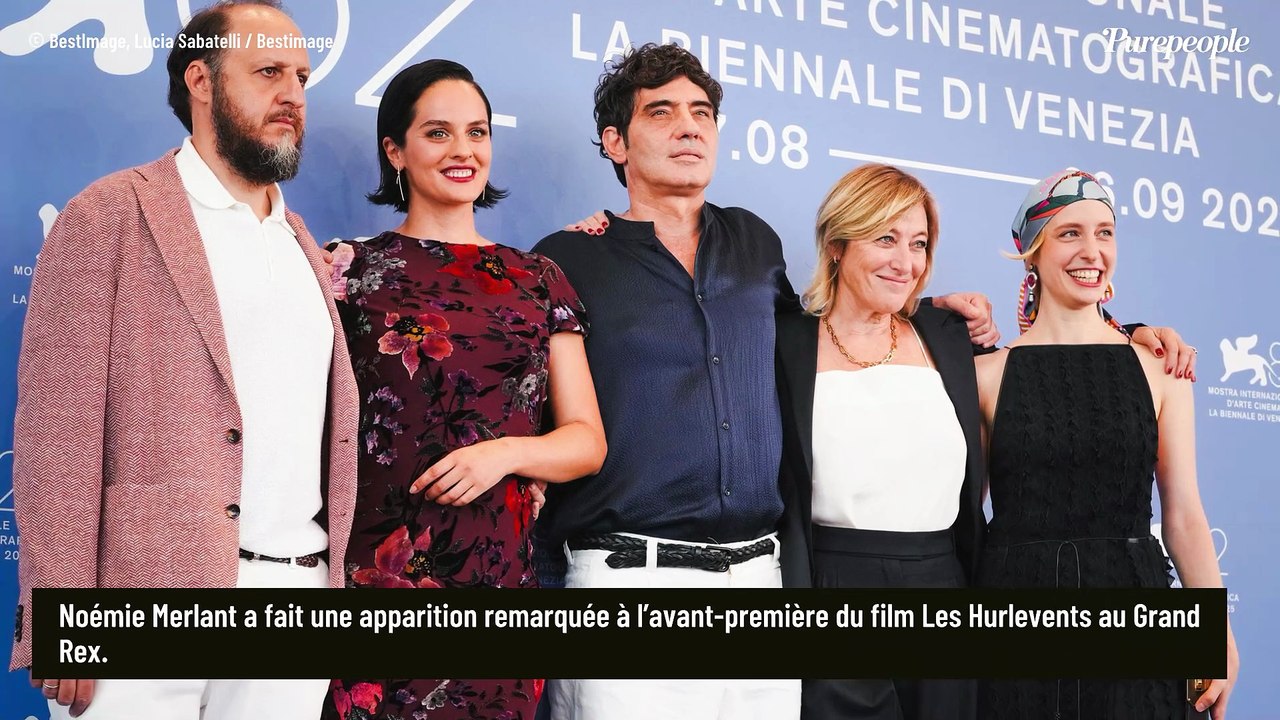 Cette actrice qui a mis fin à son histoire avec son compagnon du jour au lendemain est enceinte à 37 ans, elle montre son ventre arrondi lors d’une soirée d’exception