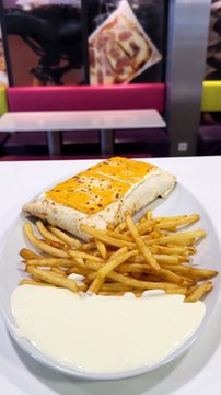French Tacos Gratiné Cheddar & Viande & Frites & Sauce Gruyère. #BR3 #Tacos #FrenchTacos #food #halal