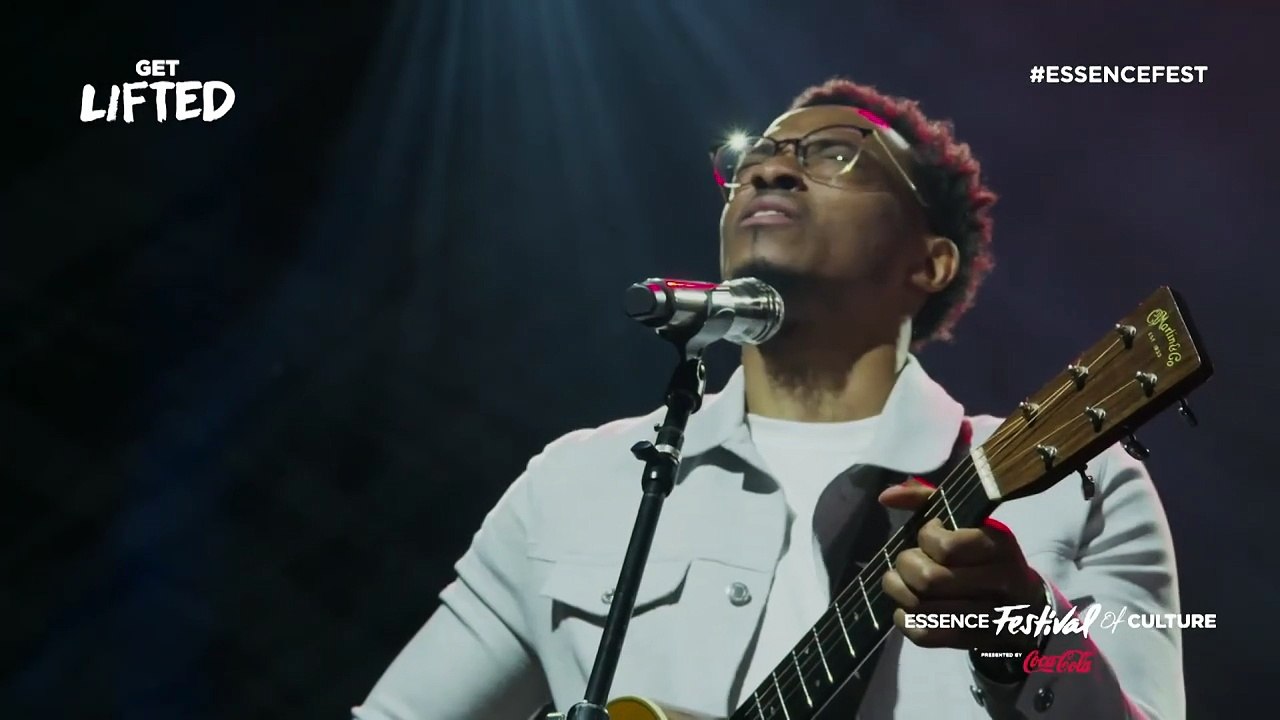 Jonathan McReynolds performs Make Room