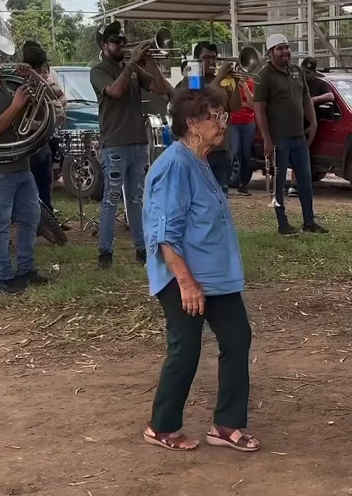Abuelita Bailando