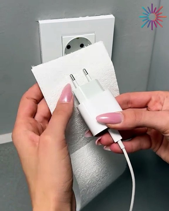 Who needs a phone stand when you’ve got this? 🧻📱