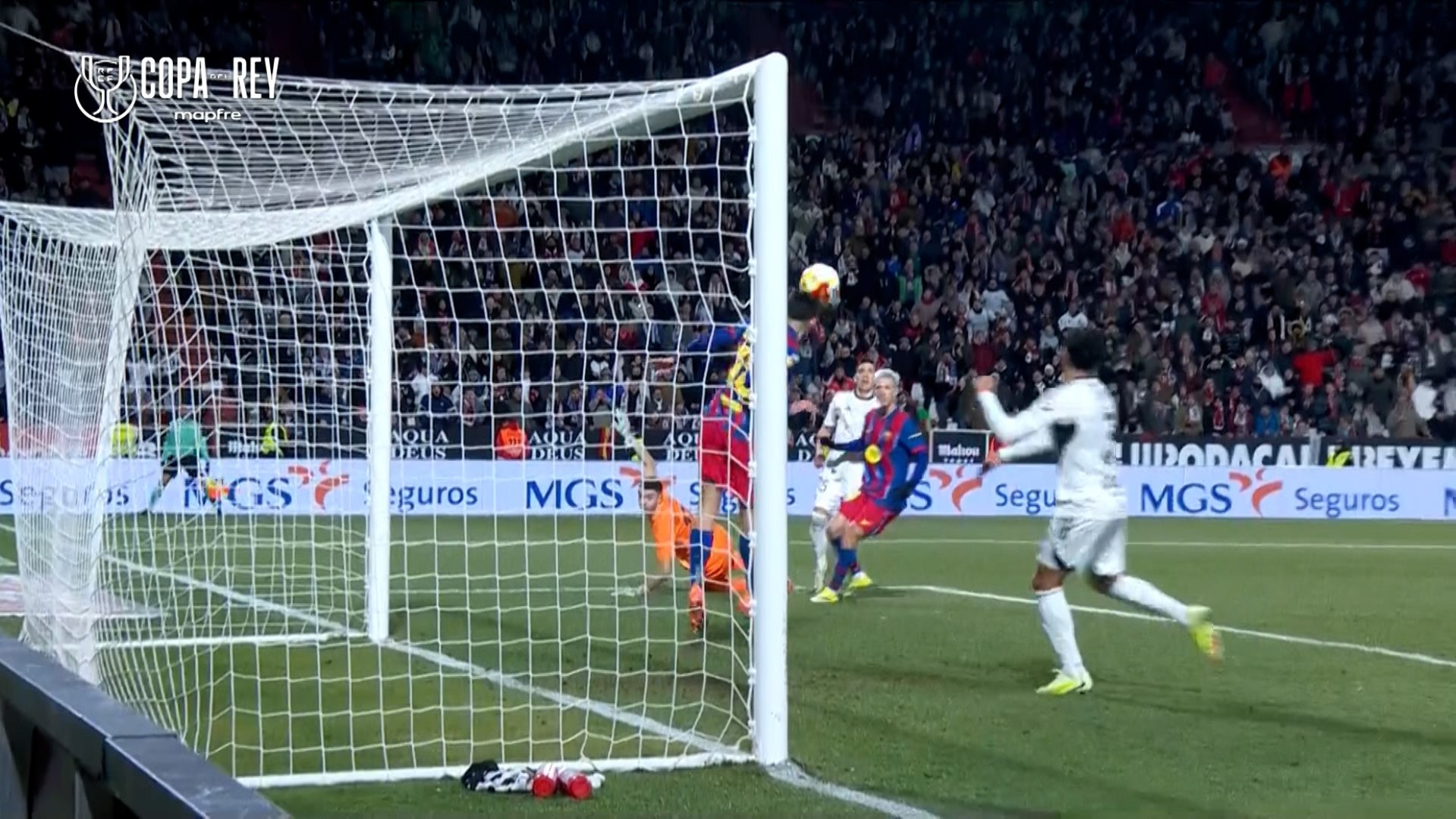 La cabeza de Gerard Martín evitó una nueva proeza del Albacete