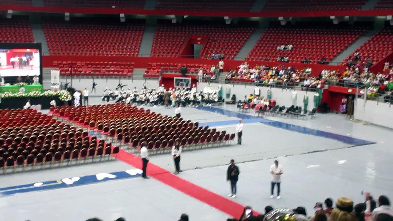 EPIC MOMENTS! This is how a 3rd Year Graduation is experienced in Panama: Joy and Friendship