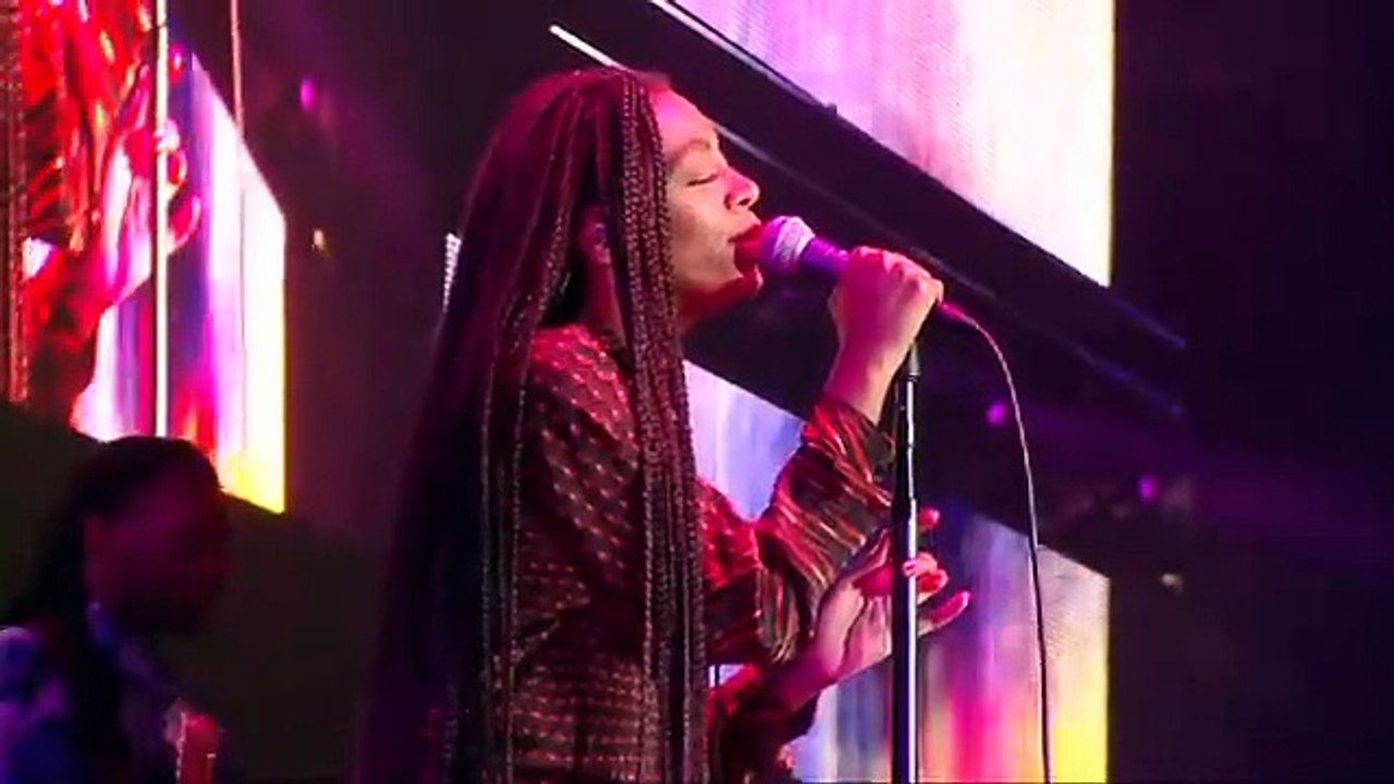 ESSENCE Fest: Solange Performance