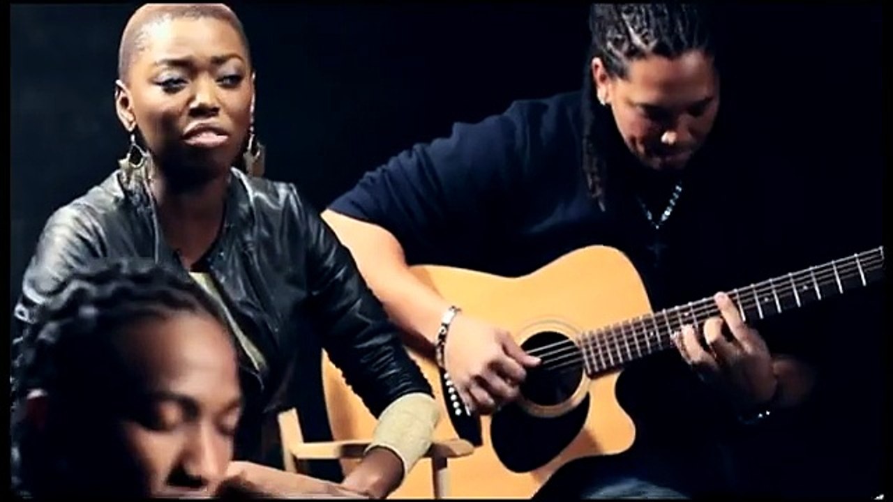 New & Next: Lira Performs