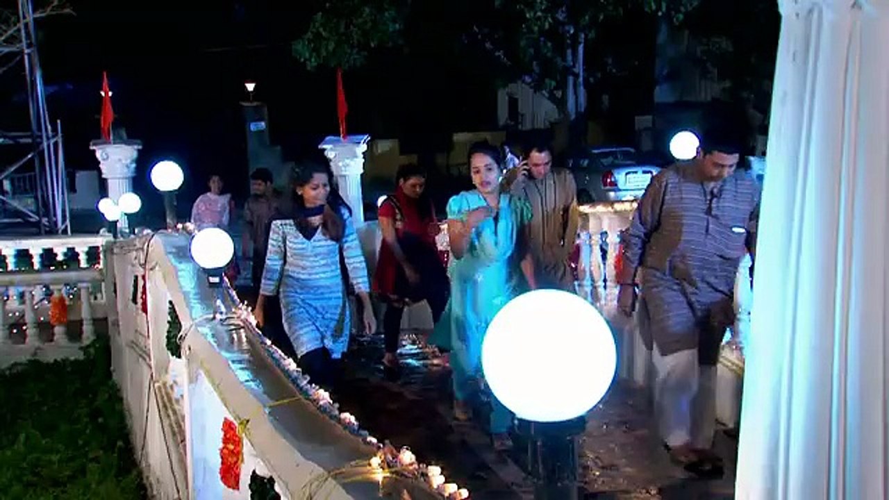 Saraswatichandra S04E05 Kumud sees Saraswatichandra Full Episode