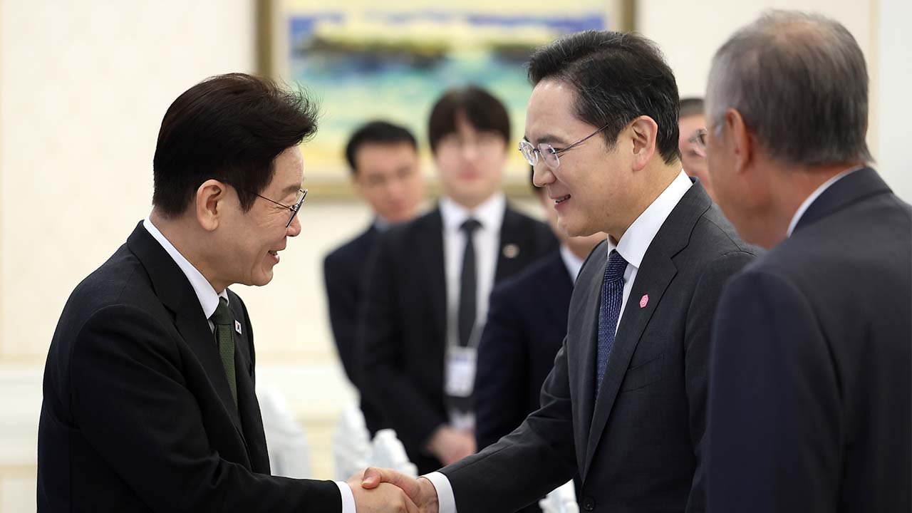 이 대통령, 10대 그룹 총수와 간담회…청년 고용·지방 투자 논의 / YTN