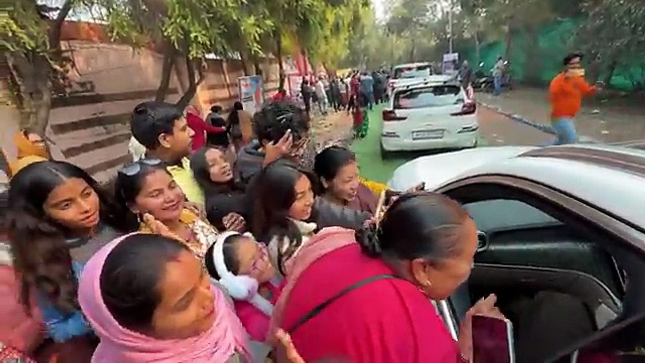 Ye Kya Mil Gaya Aaj 😍 Rona Aagya Sabko