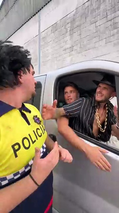 Poli Bueno y Poli Malo en un Control 🛻🚔👮‍♂️ #españa #humor #risas #comedia #gitanos