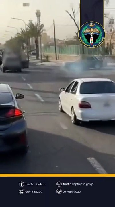 مركبات ظهرت تسير بطريقة استعراضية بالعقبة
