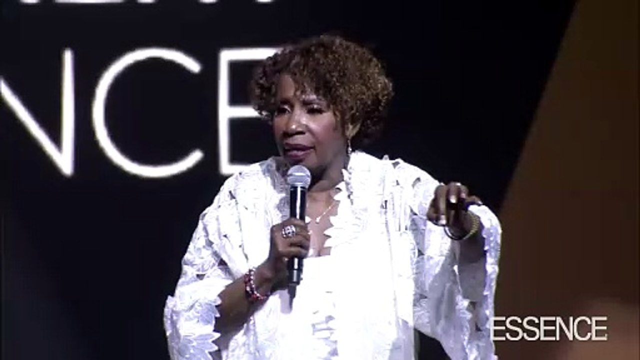 Iyanla Drops Some Major Gems on the ESSENCE Empowerment Stage