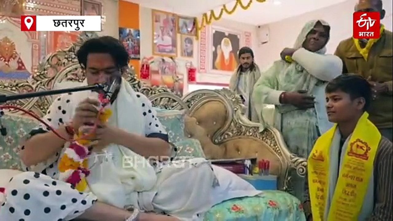 ऑस्ट्रेलिया दौरे से पहले क्रांति गौड़ ने लिया बालाजी का आशीर्वाद, बाबा बागेश्वर ने दिया जीत का मंत्र